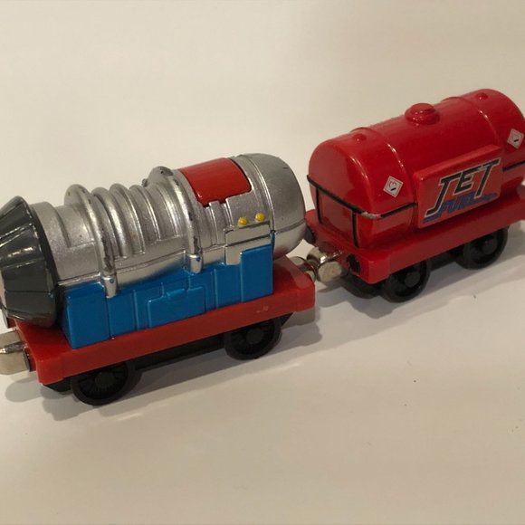 Thomas & Friends Take Along Jet Engine (Doesn't Work) & Jet Fuel Tanker - Picture 2 of 2